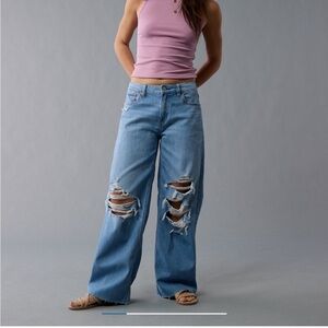 Women's American Eagle Distressed baggy Blue Jeans